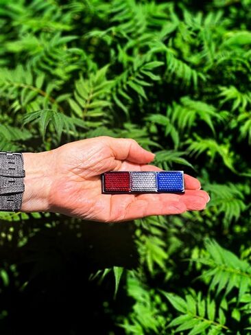 USA Flag Colors Reflector - إظهار فخرك الأمريكي - السيارة ، الدراجة ، دراجة نارية ، نافذة ، مصد ، دفتر ، في كل مكان in Kuwait