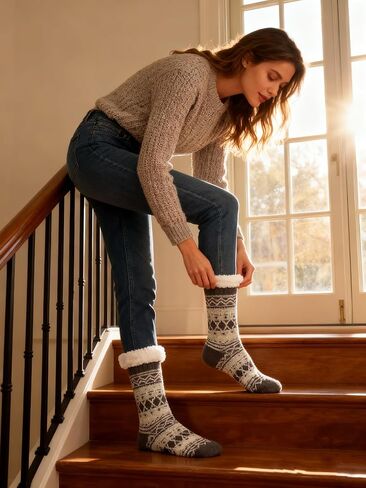جوارب Cozylook النسائية ذات النعال الزغب مع مقابض مضادة للانزلاق، مبطنة بصوف الشيربا المريح، هدايا عيد الميلاد اللطيفة in Kuwait