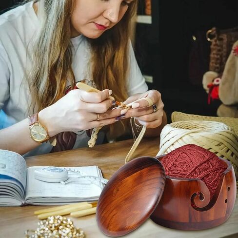 وعاء غزل الحياكة - وعاء كروشيه أملس بتصميم دوامة - وعاء غزل خشبي كبير الحجم لخيوط الغزل - وعاء خشبي بيضاوي مع فتحات منحوتة مساند خطاف كروشيه - ملحقات حياكة محمولة in Saudi Arabia