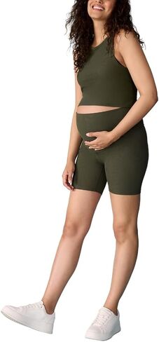 أمومة الأمومة النسائية المليئة على شورتات راكب الدراجة النارية في البطن ومجموعة الحمل أعلى الخزان من الخزانات ، أوبال ، متوسطة in Kuwait