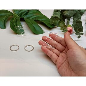 30pcs of Acrylic Thread Bobbin Drops,Acrylic Floss Chips Embroidery Floss Organization (Clear)