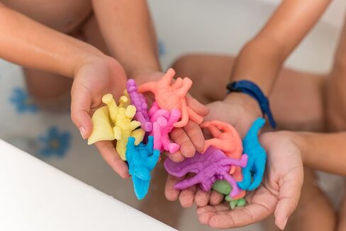 ألعاب IPIDIPI TOYS للديناصورات المائية المتنامية للأطفال - حشوات تخزين عيد الميلاد الممتعة، ديكورات أعياد الميلاد، هدايا الحفلات، أنشطة ممتعة للعطلات - لون عشوائي، عبوة من 25 قطعة in Kuwait