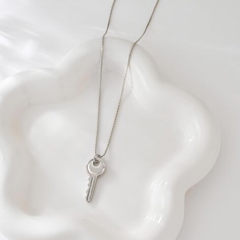 Gold Key Necklace for Women Dainty Key Necklaces Fashion in Kuwait