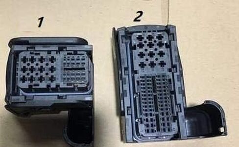 Davitu Electrical Equipments Supplies - Automotive Connector IX35 Computer Board Harness Plug USED - (Color: Dark Grey) in Saudi Arabia