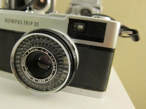 كاميرا OLYMPUS Trip مقاس 35 مم لتصوير الأفلام وتصويرها بنصف الإطار (متجددة) in Kuwait