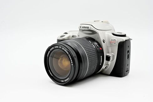 Canon EOS Kiss III (AKA EOS Rebel 2000 في الولايات المتحدة الأمريكية/كندا) كاميرا فيلم SLR ذات التركيز التلقائي مع عدسة Canon 28-80 مم EF (متجددة) in Kuwait