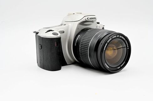 Canon EOS Kiss III (AKA EOS Rebel 2000 في الولايات المتحدة الأمريكية/كندا) كاميرا فيلم SLR ذات التركيز التلقائي مع عدسة Canon 28-80 مم EF (متجددة) in Kuwait