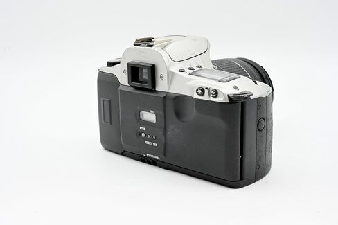 Canon EOS Kiss III (AKA EOS Rebel 2000 في الولايات المتحدة الأمريكية/كندا) كاميرا فيلم SLR ذات التركيز التلقائي مع عدسة Canon 28-80 مم EF (متجددة) in Kuwait