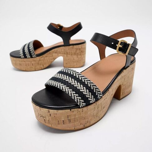 صندل نسائي من FitFlop بكعب على شكل V ونسيج على شكل حرف V وشريط للكاحل ويدج in Kuwait