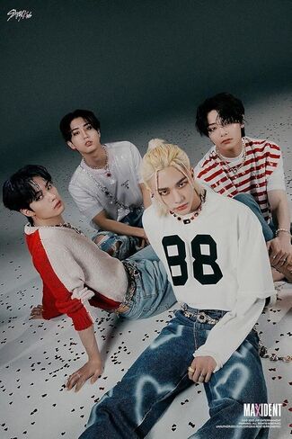 STRAY KIDS MAXIDENT ALBUM (CASE VER.- HYUNJIN)+1ea Store Gift Card K-POP SEALED in Kuwait