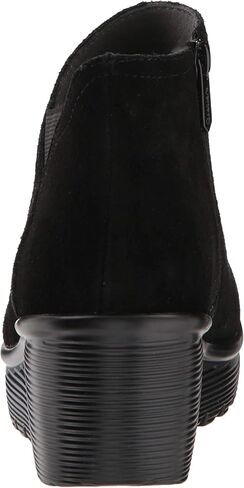 حذاء نسائي من Skechers ذو ياقة متوازية وغير متماثلة من الجلد السويدي للكاحل in Kuwait