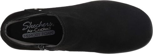 حذاء نسائي من Skechers ذو ياقة متوازية وغير متماثلة من الجلد السويدي للكاحل in Kuwait