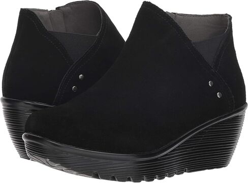 حذاء نسائي من Skechers ذو ياقة متوازية وغير متماثلة من الجلد السويدي للكاحل in Kuwait