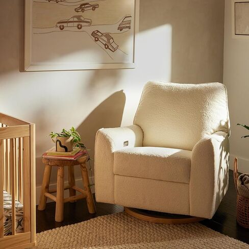 أعمال الحضانة الخاصة بمقعد Babyletto Sunday Power والطائرة الشراعية الدوارة في Chai Shearling، الحاصلة على شهادة Greenguard Gold وCertiPUR-US® in Kuwait