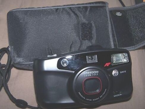 Minolta Freedom Zoom Minolta Lens zoom 35-70mm Macro AF 35mm Film Camera (Renewed) in Saudi Arabia
