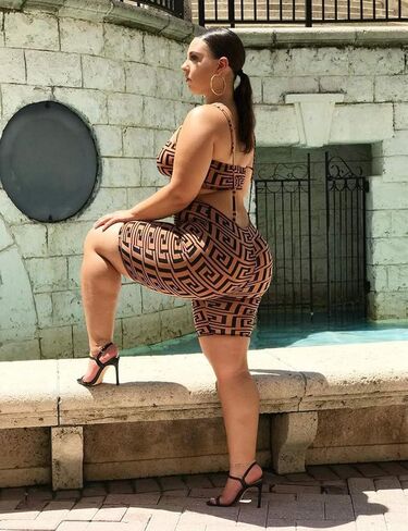 طقم بذلة نسائية من BORIFLORS مكون من قطعتين مثير وأشرطة علوية وسروال قصير in Kuwait