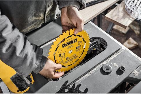 شفرة منشار دائري ديوالت 8-1/4 بوصة 40T (DWA281440) in Saudi Arabia