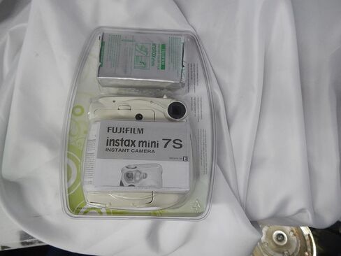 Fujifilm Instax MINI 7s White Instant Film Camera in Saudi Arabia