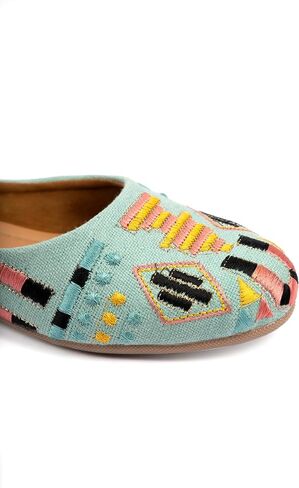 Kethi Women’s Handcrafted Floral Embroidered Ethnic Juttis | Traditional Slip-On Mojaris with Soft Cushioned Insole | Casual & Festive Wear Footwear in Saudi Arabia