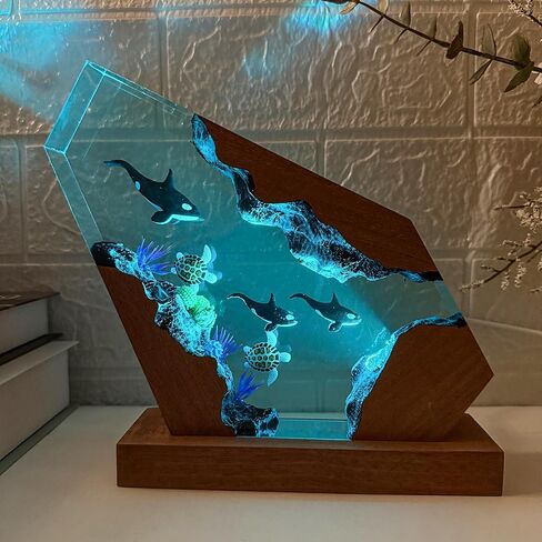 مصباح Orca Ocean الراتنج - ضوء ليلي مصنوع يدويًا من الراتنج مع منفذ USB، أضواء متغيرة، هدايا الأحياء البحرية للنساء والرجال، مقتنيات لعشاق المحيط، هدايا عيد ميلاد فريدة له ولها (6 بوصات × 4 بوصات) in Saudi Arabia