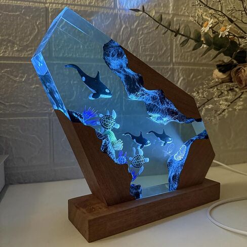 مصباح Orca Ocean الراتنج - ضوء ليلي مصنوع يدويًا من الراتنج مع منفذ USB، أضواء متغيرة، هدايا الأحياء البحرية للنساء والرجال، مقتنيات لعشاق المحيط، هدايا عيد ميلاد فريدة له ولها (6 بوصات × 4 بوصات) in Saudi Arabia