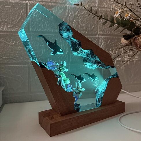 مصباح Orca Ocean الراتنج - ضوء ليلي مصنوع يدويًا من الراتنج مع منفذ USB، أضواء متغيرة، هدايا الأحياء البحرية للنساء والرجال، مقتنيات لعشاق المحيط، هدايا عيد ميلاد فريدة له ولها (6 بوصات × 4 بوصات) in Saudi Arabia