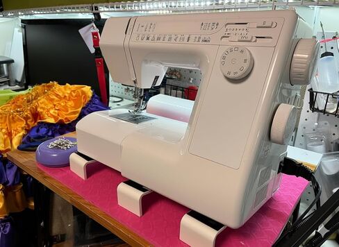Generic Ergonomic Sewing Machine Tilt Table Platform - Non-Slip, Heavy-Duty, Adjustable Angle, Supports up to 40lbs for Comfortable Sewing Experience, Gray in Saudi Arabia