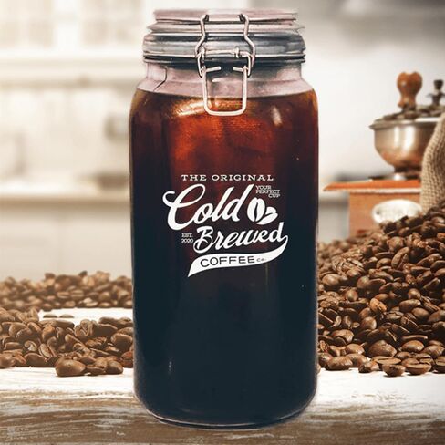ماكينة تحضير القهوة الباردة من شركة The Original Cold Brewed Coffee Co. - وعاء ماسون أنيق عتيق بسعة 2 لتر، وفلتر مقطوع بدقة وغطاء مزلاج. in Saudi Arabia