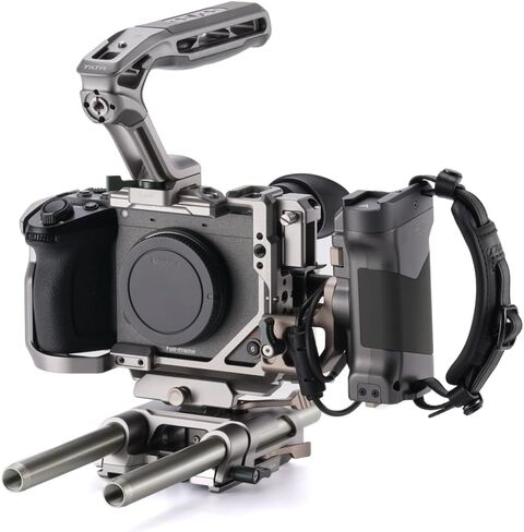 مجموعة قاعدة قفص الكاميرا Tilta - متوافقة مع Sony FX2 - رمادي تيتانيوم | يشتمل على قفص كاميرا كامل، ومقبض علوي Tilta Xeno - لوحة سفلية من الناتو وARCA ومشابك كابلات | حذاء بارد، 1/4"-20 و3/8"-16 خيط in Saudi Arabia