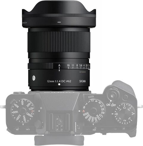 حزمة سيجما 12 ملم f/1.4 DC المعاصرة FUJIFILM X (416975). العدسة المثالية للصور الاحترافية، وحفلات الزفاف، والمغامرات الداخلية والخارجية، والحياة البرية، والسفر، والسارفاري، واستخدام التصوير الفوتوغرافي + الملحقات in Saudi Arabia