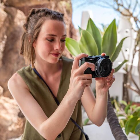 عدسة باناسونيك S-R26 Lumix S 26 مم F8 لكاميرات Lumix S9 مع تركيز يدوي وجسم خفيف الوزن ومحمول (أسود، متجدد) in Saudi Arabia