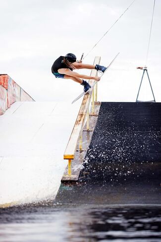 سترة Comp Wake للرجال من Follow in Black in Kuwait