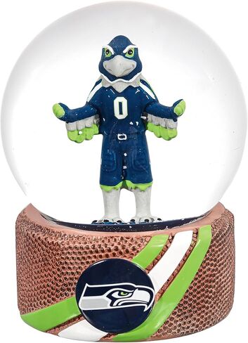 NFL Seattle Seahawks Snow Globe، كرة مائية مرخصة رسميًا لكرة القدم مع شعار الفريق، ديكور سطح الطاولة لعطلة عيد الميلاد وهدية تذكارية لمحبي الرجال والنساء in Saudi Arabia
