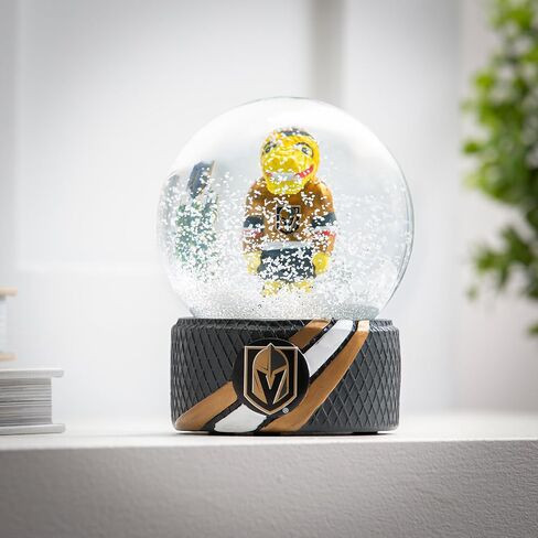 NHL Vegas Golden Knights Snow Globe، كرة مائية مرخصة رسميًا مع شعار الفريق، ديكور سطح الطاولة لعطلة عيد الميلاد للمنزل، هدية للرجال والنساء لمحبي الهوكي in Saudi Arabia