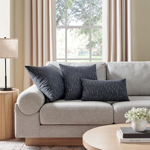 وسادة هاميش المزخرفة - حشوة وسادة بديلة للأسفل، وسادة ناعمة فاخرة للأريكة والسرير لغرفة المعيشة والأريكة وديكور المنزل - متوافقة مع CAL117 (20 بوصة × 20 بوصة) in Kuwait
