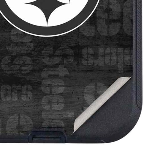 غلاف هاتف Skinit متوافق مع OtterBox Defender iPhone 13 - تصميم أسود وأبيض مرخص رسميًا من NFL Pittsburgh Steelers in Saudi Arabia