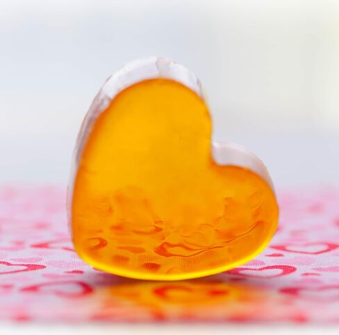 روكين روزين - قلب - روزين كهرماني متوسط ​​للكمان والفيولا والتشيلو | مصنوع يدويًا في الولايات المتحدة الأمريكية | هدية مستدامة وطبيعية بالكامل وصديقة للطلاب ومعتمدة من المعلم in Kuwait