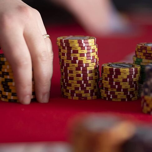 علبة رقائق بوكر مونت كارلو من الأكريليك مكونة من 1000 قطعة - مجموعة مركبة من الطين الثقيل بوزن 13.5 جرام - رقائق كازينو لتكساس هولدم والبلاك جاك - ملحقات ألعاب الرهان in Kuwait