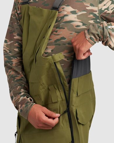 مريلة الثلج للرجال من Dakine Stoker Gore-tex 3l - مقاومة للماء مع Recco®، خالية من Pfas، طبقات مبطنة بالكامل in Saudi Arabia