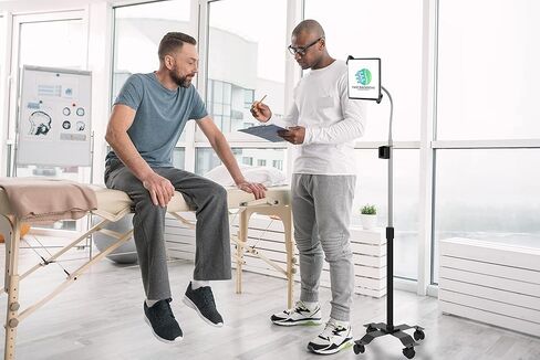 حامل أرضي معقوفة - حامل أرضي معقوفة للأمان المضغوط من CTA للأجهزة اللوحية المزودة بقفل ونظام أمان للمفتاح لجهاز iPad 7th / 8th / 9th Gen 10.2 بوصة، وiPad Pro 12.9 بوصة، وSurface Pro 4 (PAD-SCGS) in Kuwait