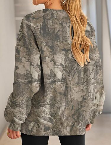 Camo Sweatshirt Women Oversized Graphic Maple Leaf Print Crewneck Sweatshirts Long Sleeve Fall Winter Camo Hoodies in Kuwait