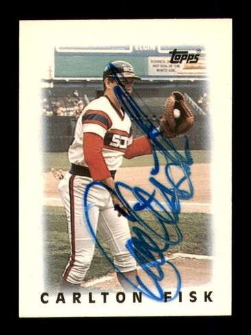 Carlton Fisk Autographed 1986 Topps Mini Card #11 Chicago Sox SKU #241801 - Baseball Slabbed Autographed Cards in Saudi Arabia