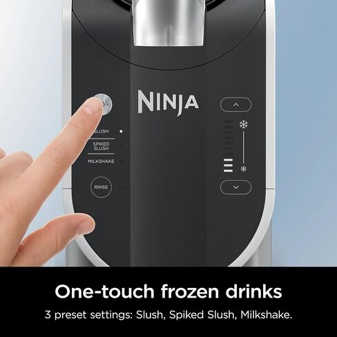 Ninja FS300 Slushi 72oz. حزمة Frozen Drink & Slushie Machine (متجددة) مع Deco Essentials زجاجة ماء قابلة للانهيار BPA Free 24oz رمادي/غير قانوني و 1 سنة CPS حماية محسنة in Kuwait