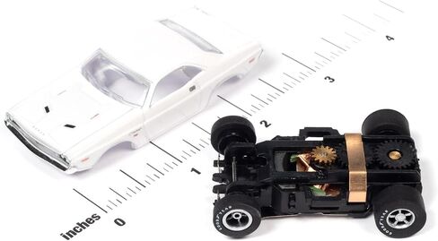 Auto World Xtraction 1970 Dodge Challenger HO Scale Slot Car in Kuwait