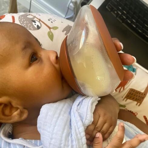 تشتمل مجموعة زجاجات الأطفال Emulait على زجاجتين وحلمتين وغطاءين وغطاءين و3 فرشاة تنظيف لنظام التدفق in Kuwait