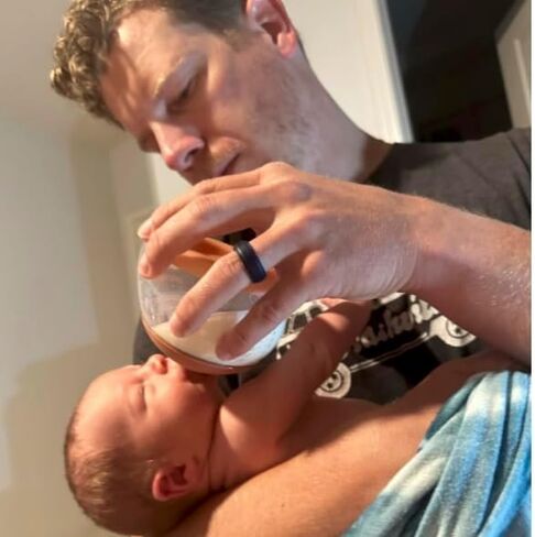 تشتمل مجموعة زجاجات الأطفال Emulait على زجاجتين وحلمتين وغطاءين وغطاءين و3 فرشاة تنظيف لنظام التدفق in Kuwait