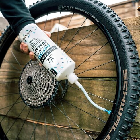 Peaty's Holeshot Biofibre Tubeless Tyre Sealant, Fast Acting Puncture Repair, Seals Up to 6mm Holes for MTB, Road and Gravel Bikes, Uses Biodegradable Sealing Fibres in Saudi Arabia
