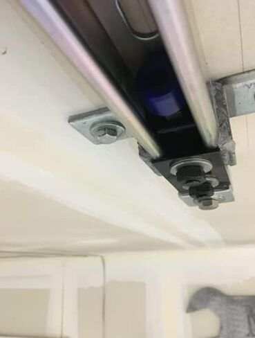 مجموعة واحدة من HIFLAME من وضع مجموعة ترولي ذات حدود دوارة للاستخدام مع قناة بعرض 1-5/8 بوصة وجميع القنوات بطول 1-5/8 بوصة أو قناة أطول (أسود) in Kuwait