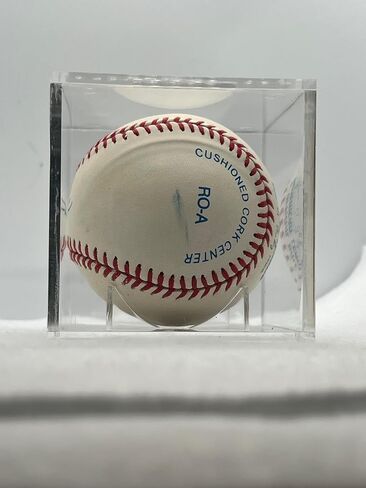 Paul Molitor Autographed Baseball (Orioles) - Ships in Baseball Cube No COA in Saudi Arabia
