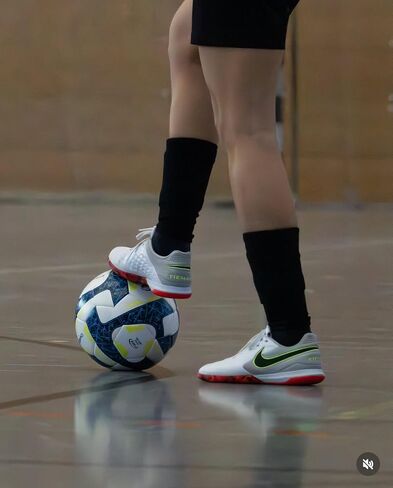 Futsal Ball - White & Blue Indoor Soccer Ball Size 4, FIFA Certified, Official Match Weight, Low Bounce, Air Retention, Durable PU, Hand Pump Included, Suitable for Youth & Adult. in Saudi Arabia